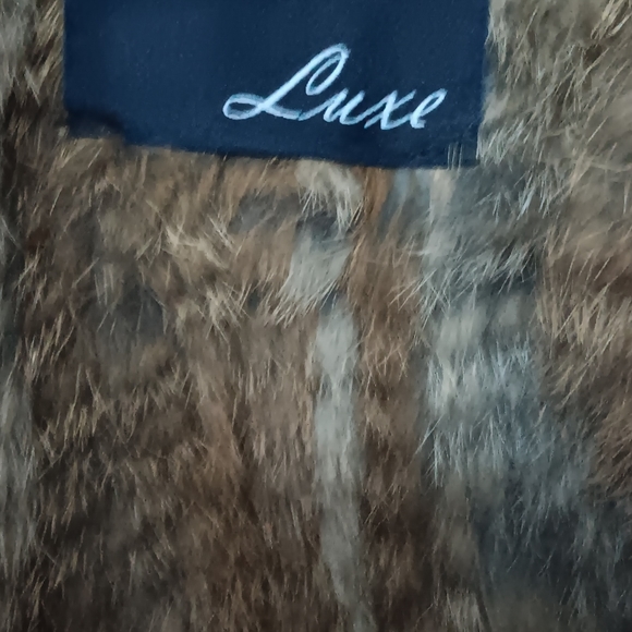 525 America $198 MSRP Classic Cropped Rabbit Fur Vest - Picture 6 of 7